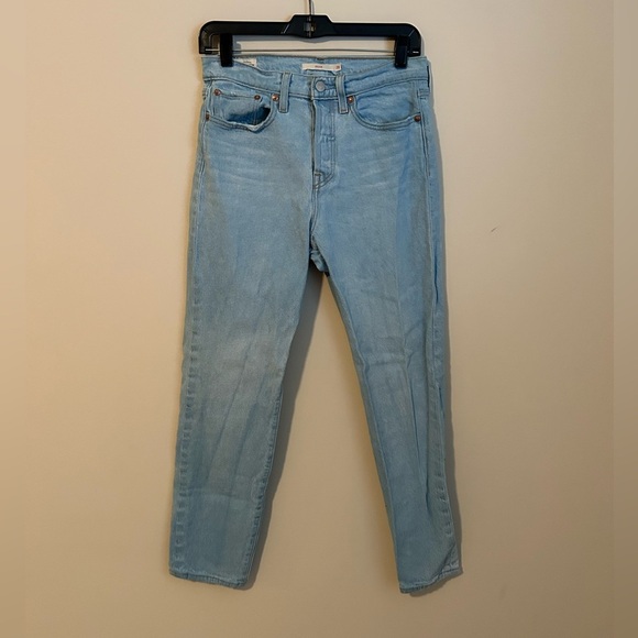 Levi's Light Wash Wedgie Jeans Size 28 - Picture 1 of 8
